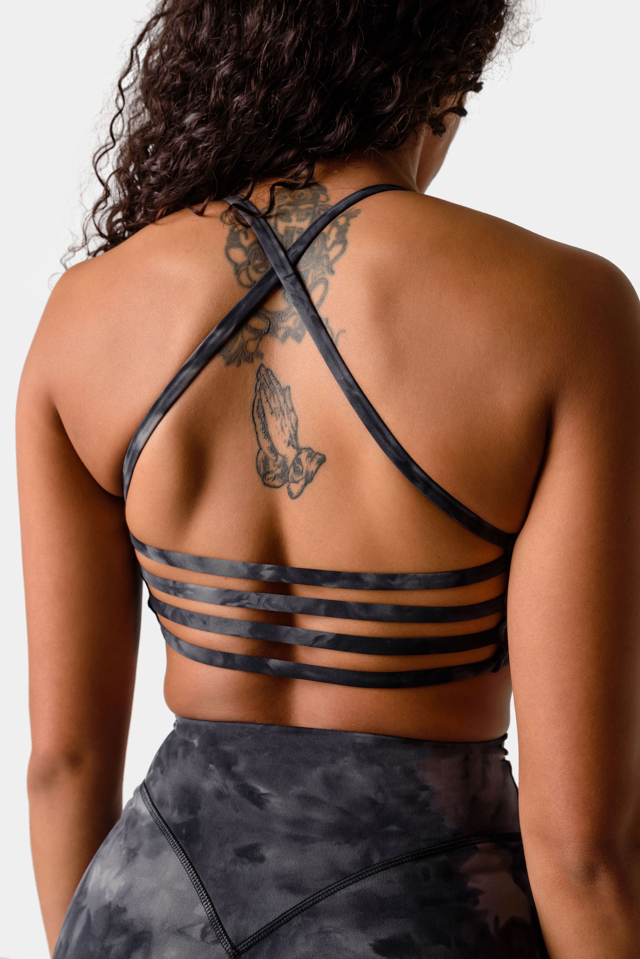 Iris Strappy Back Crop Sports Bra - Black Tie Dye – Kamo Fitness