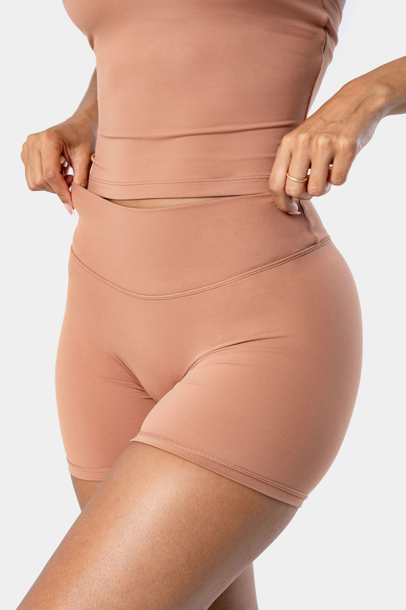 Lunara Short - Mocha Mousse 6"