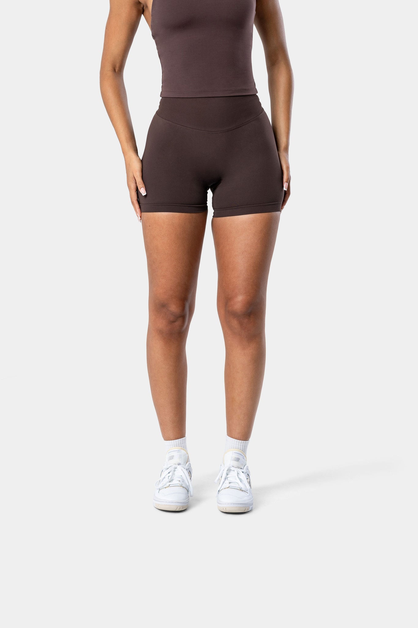 Poise Short - Chocolate Brown 5"