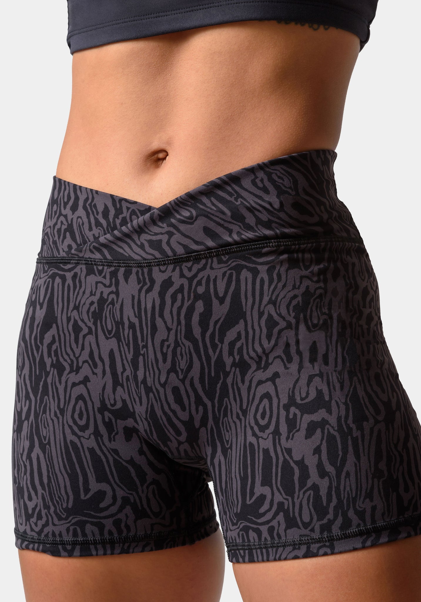 Serenity Shorts 4" - Charcoal Print