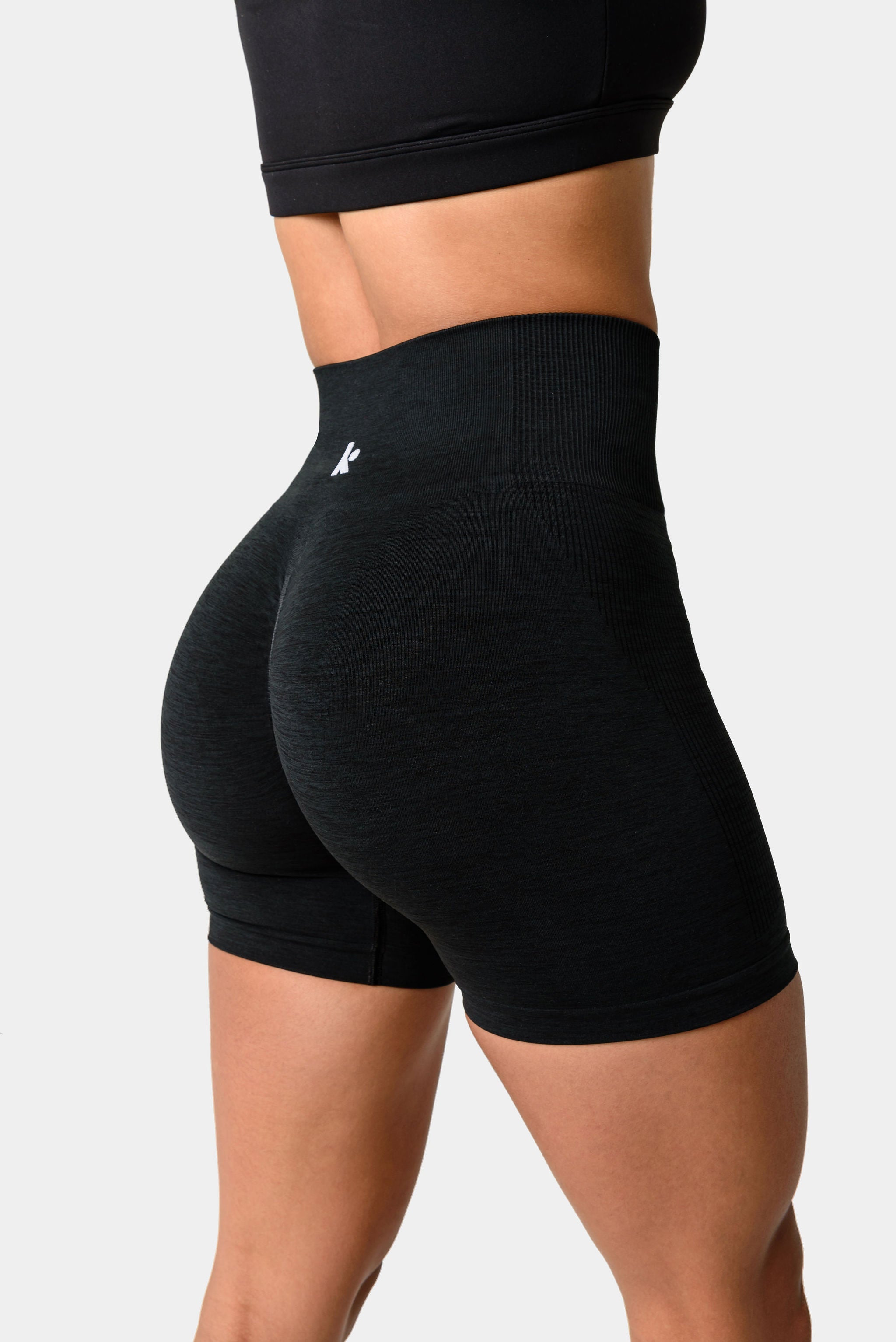 Eos Seamless Scrunch Shorts - Black Beauty – Kamo Fitness